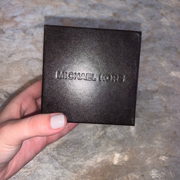 Michael Kors Watch with Diamond Detail - Picture 4 of 4